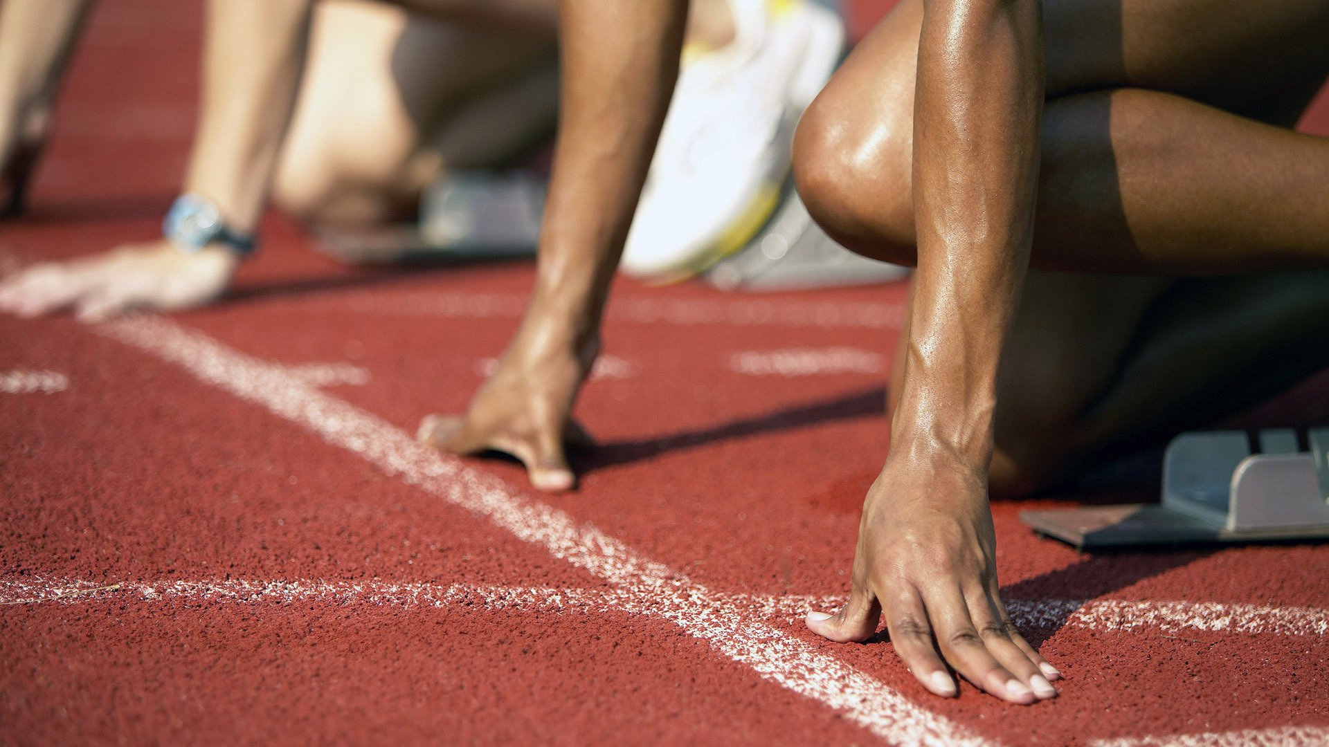 “彼得森闪电突破，带领南非羚羊队攻克强敌”